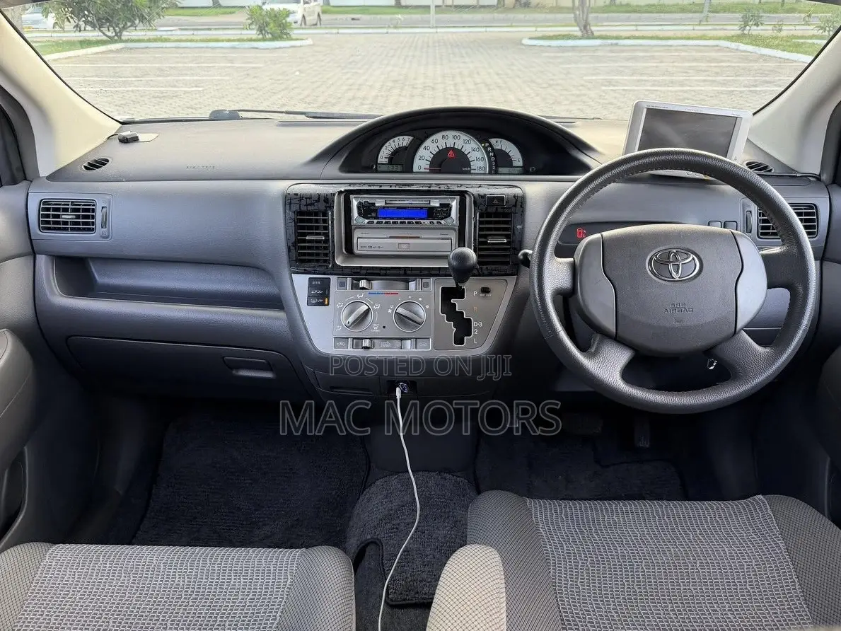Toyota Raum 1.5 FWD 2005 Beige