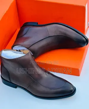 Brand: Clarks Boots Sizes: 39_45 Bei: 140,000 TSH (Rejareja / Pair)