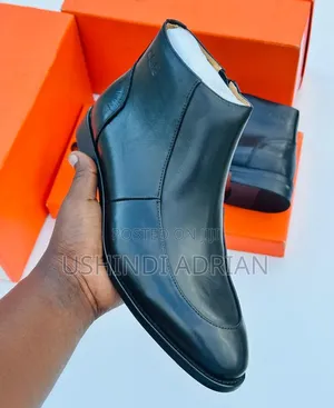 Brand: Clarks Boots Sizes: 39_45 Bei: 140,000 TSH (Rejareja / Pair)