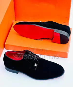 Men's Leather Shoes Black Coloured Smoothly Designed