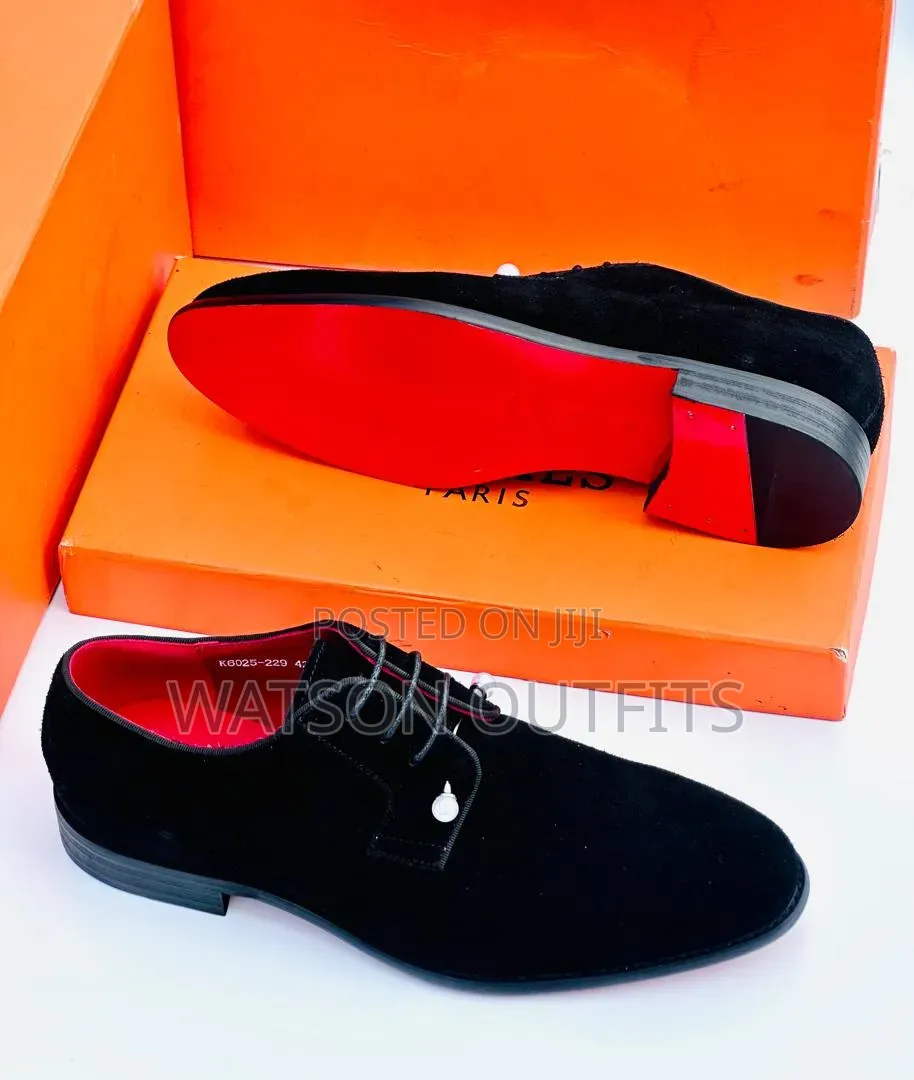 Men's Leather Shoes Black Coloured Smoothly Designed