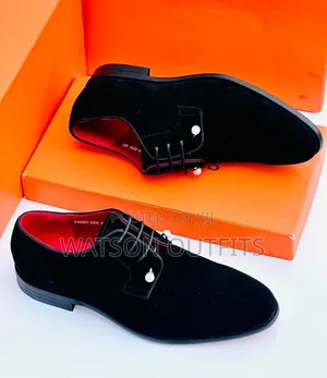 Men's Leather Shoes Black Coloured Smoothly Designed