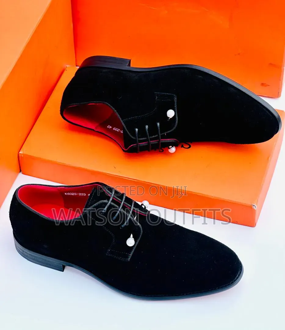 Men's Leather Shoes Black Coloured Smoothly Designed