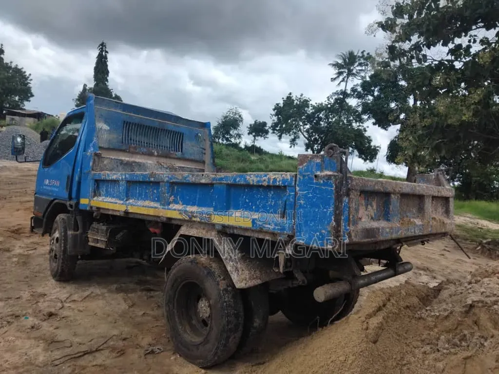 Mitsubishi Canter Tipper