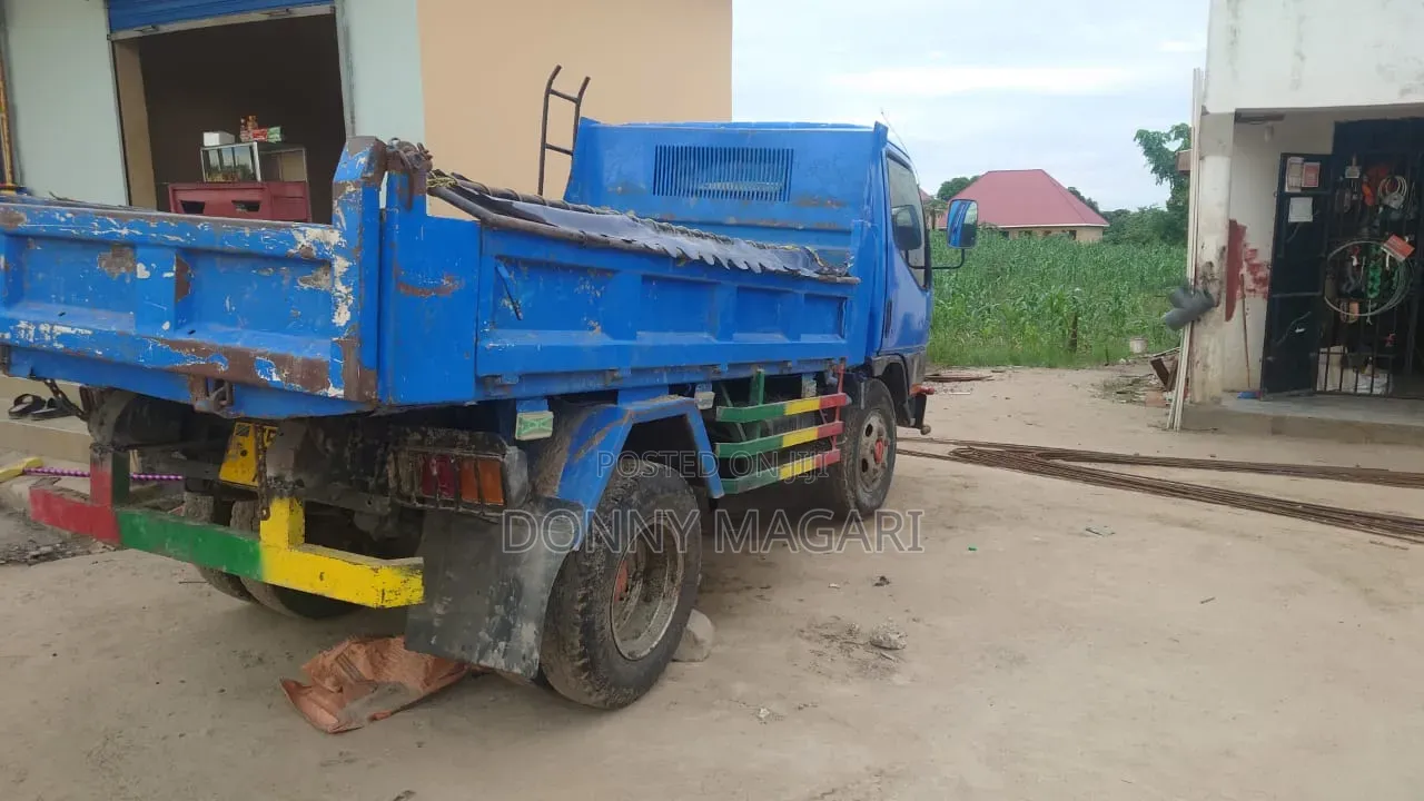 Mitsubishi Canter Tipper