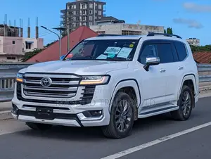 Toyota Land Cruiser LC300 2024 White
