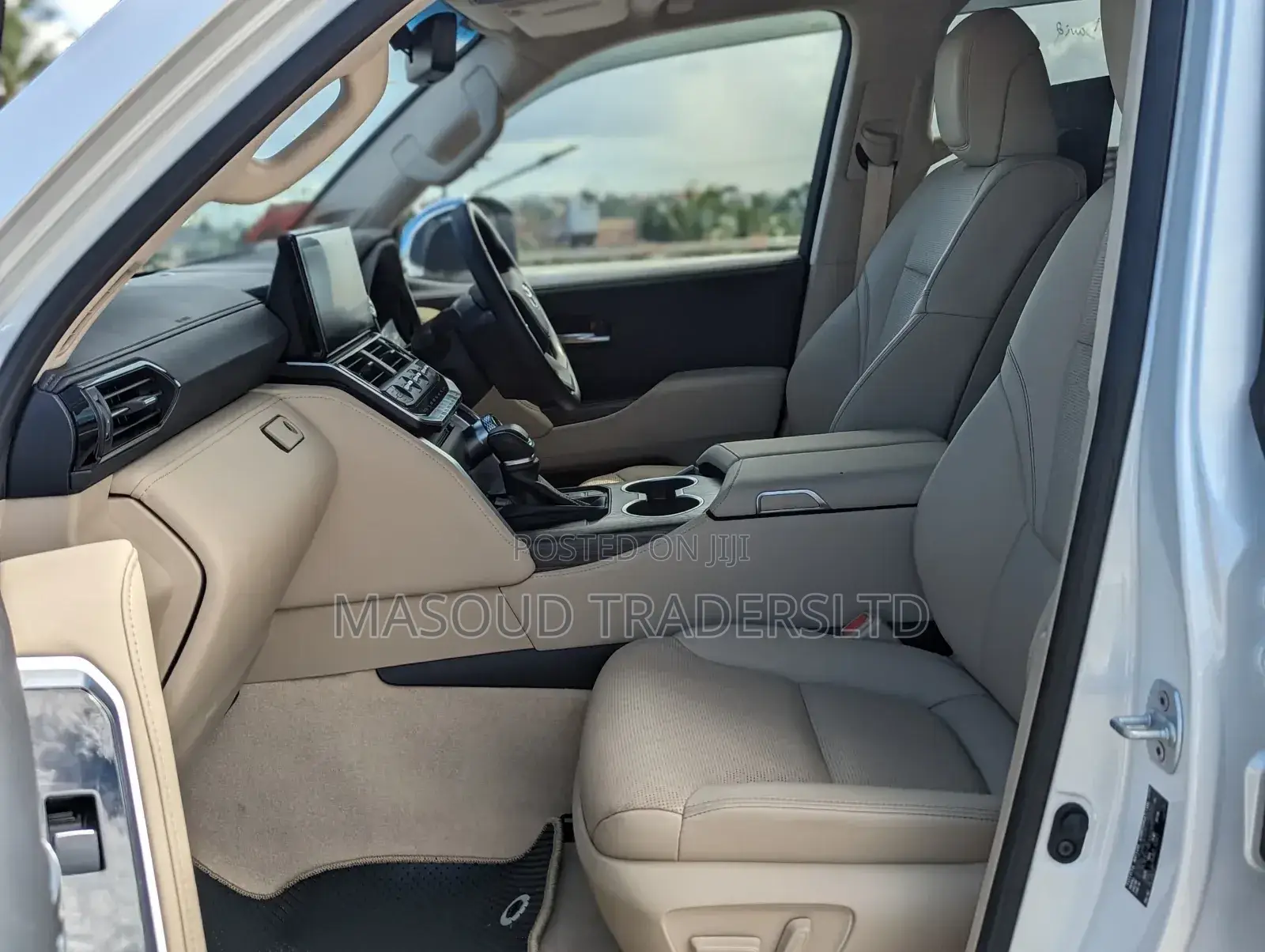 Toyota Land Cruiser LC300 2024 White