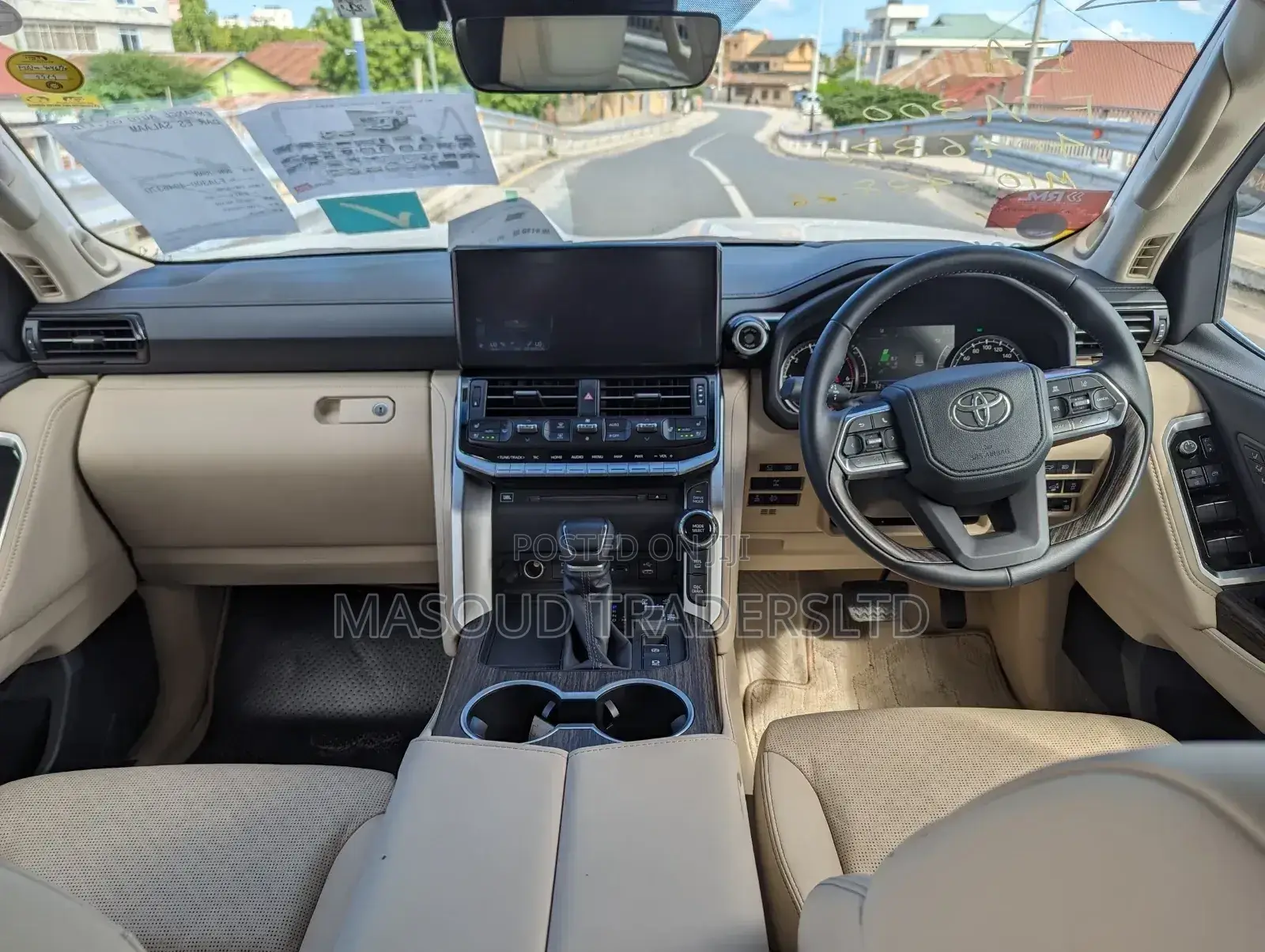 Toyota Land Cruiser LC300 2024 White