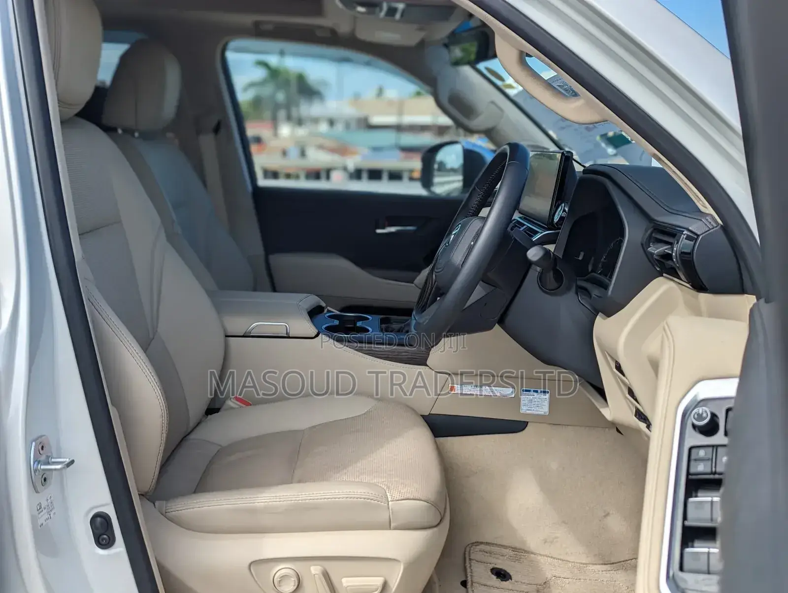 Toyota Land Cruiser LC300 2024 White