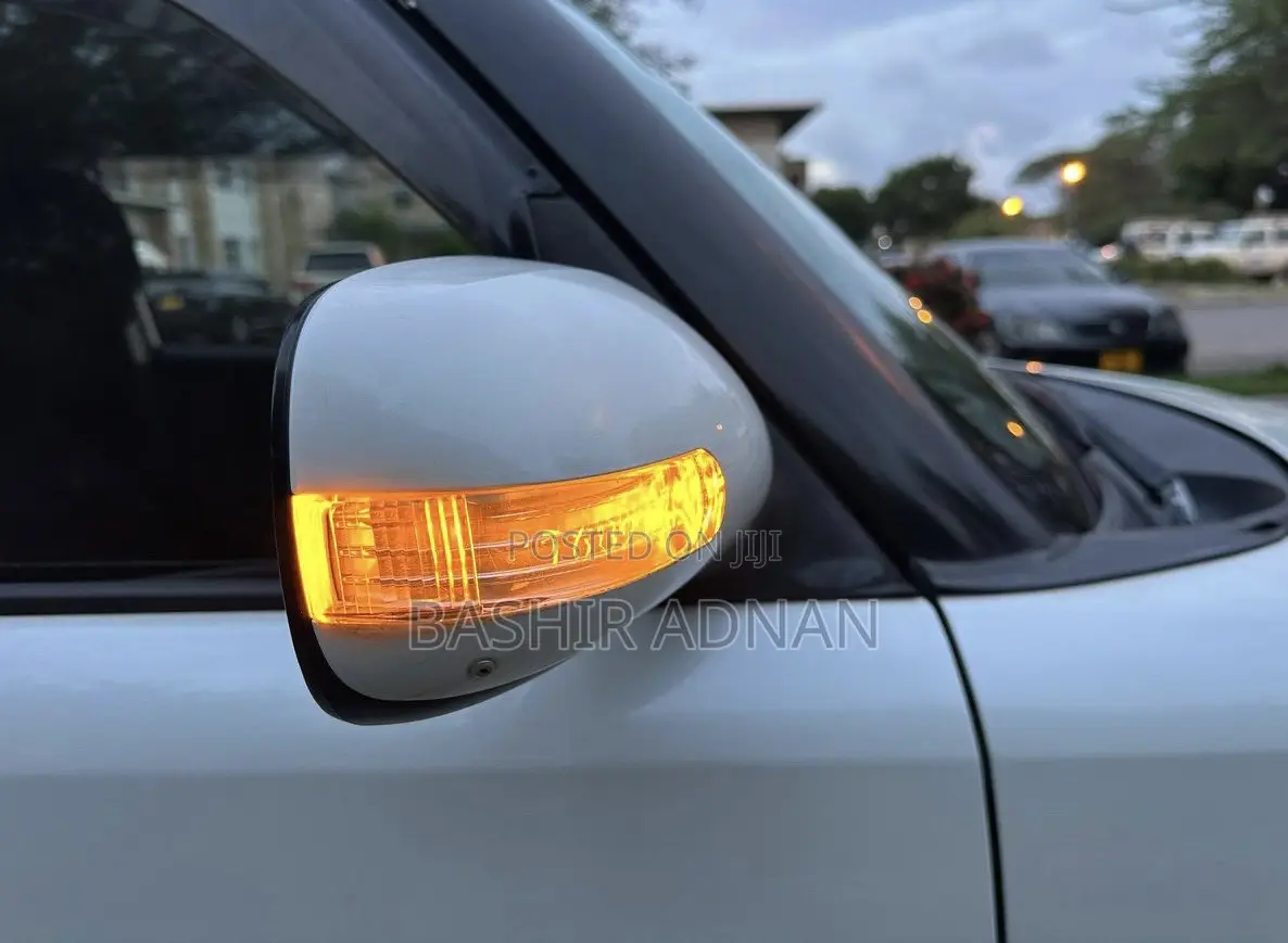 Toyota Corolla Rumion Hatchback 1.8 FWD 2009 White
