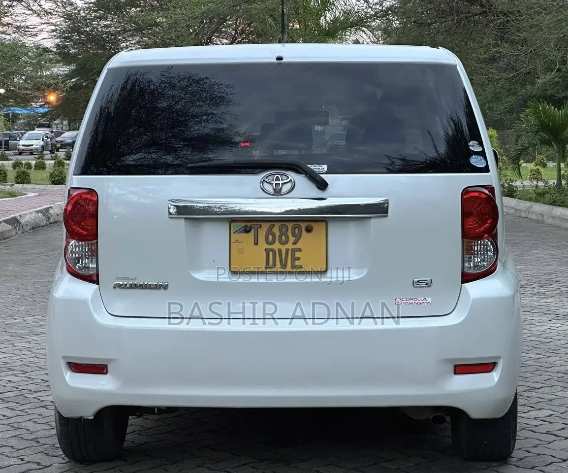 Toyota Corolla Rumion Hatchback 1.8 FWD 2009 White