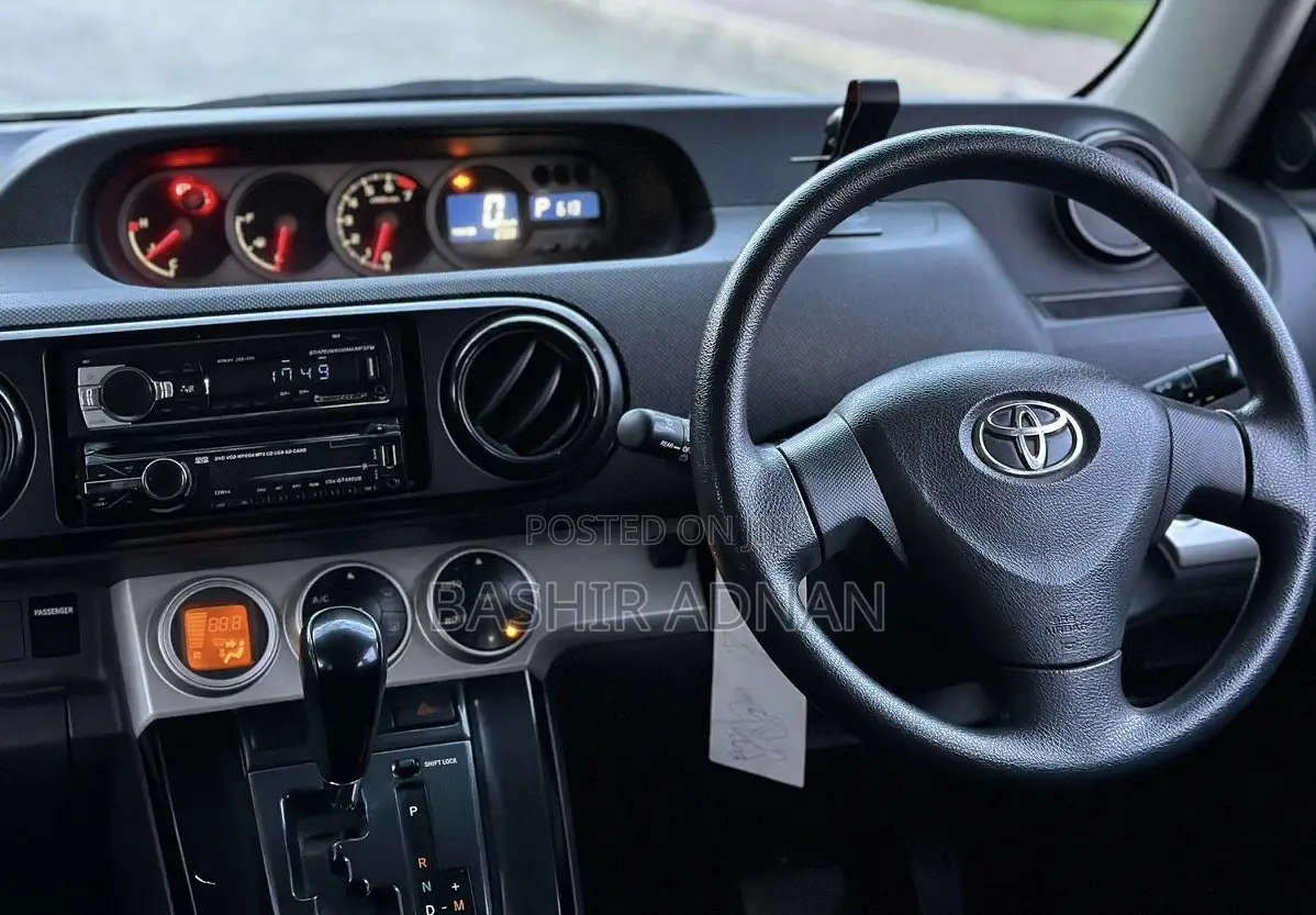 Toyota Corolla Rumion Hatchback 1.8 FWD 2009 White