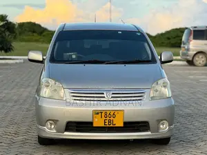 Toyota Raum 1.5 FWD 2005 Silver