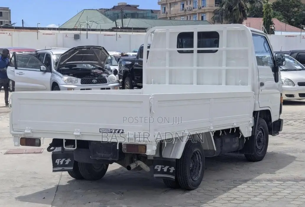 Toyota Dyna 1.5 Tonnes Unregistered(Mpya).