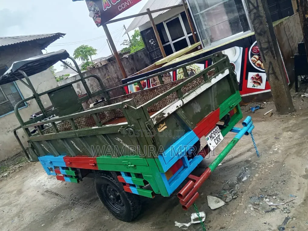 New Bajaj Avenger 200 2025 Green