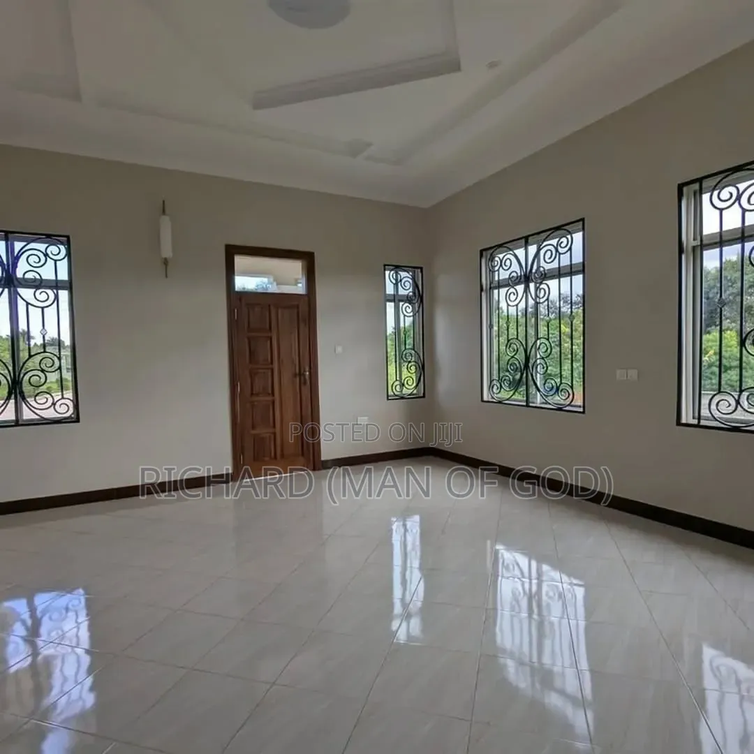 7bdrm House in Arusha for sale