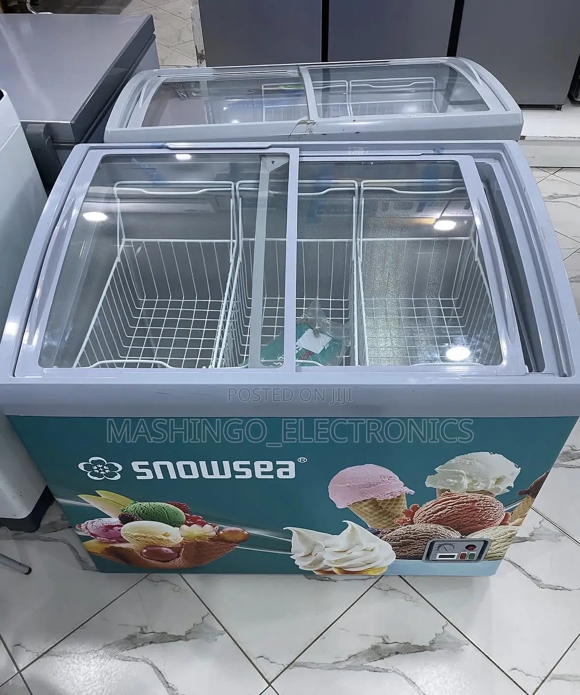 350 Liters Snowsea Display