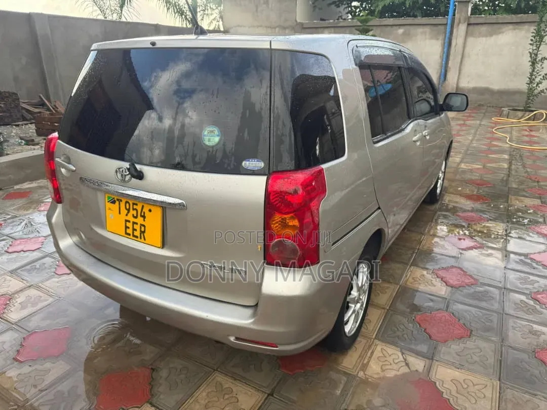 Toyota Raum 2008 Silver