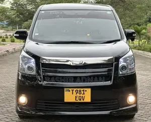 Toyota Noah 2.0 143hp FWD (7 Seater) 2008 Black