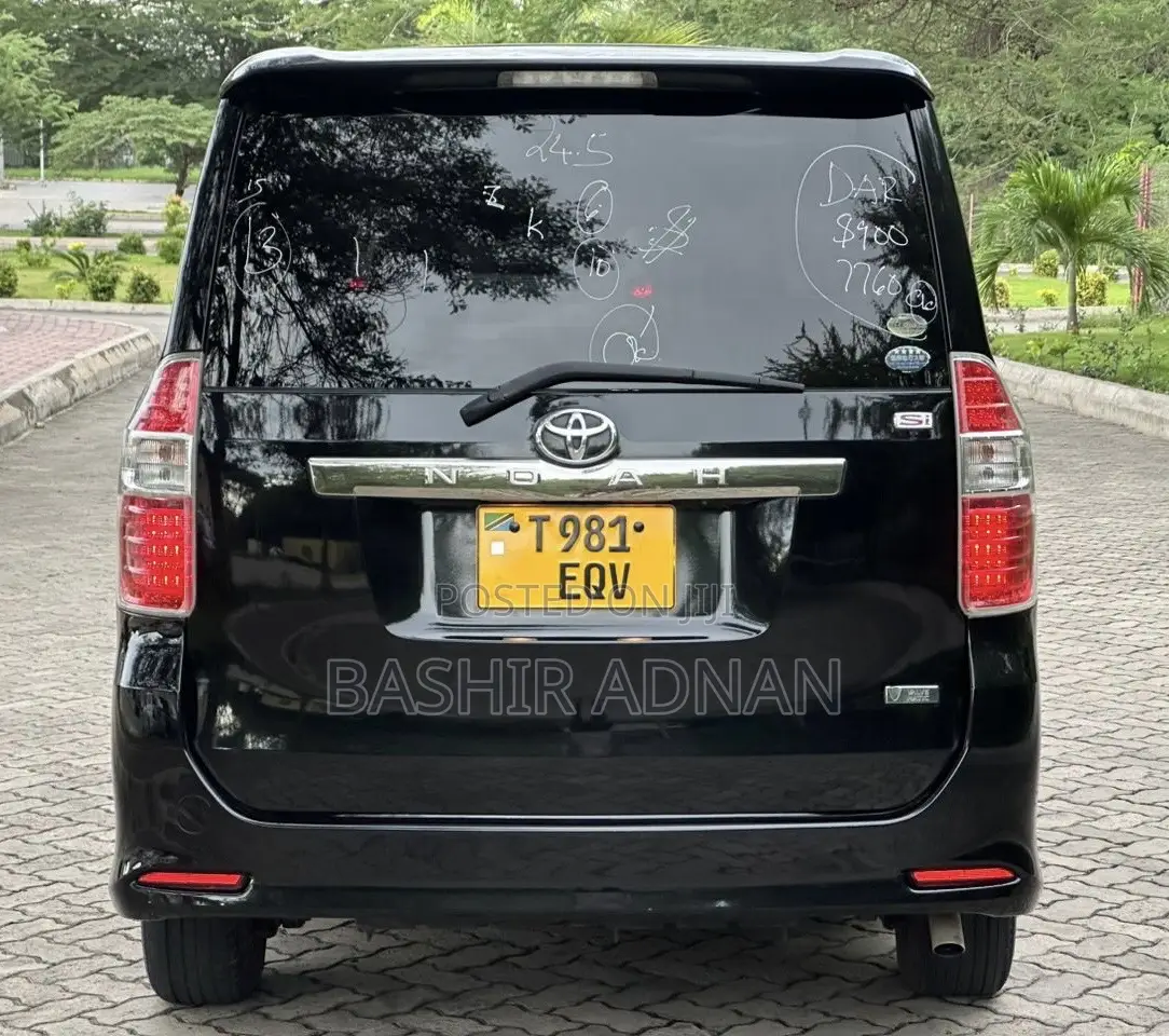 Toyota Noah 2.0 143hp FWD (7 Seater) 2008 Black