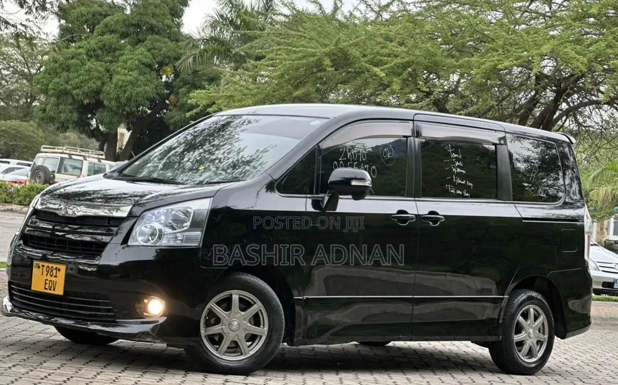 Toyota Noah 2.0 143hp FWD (7 Seater) 2008 Black