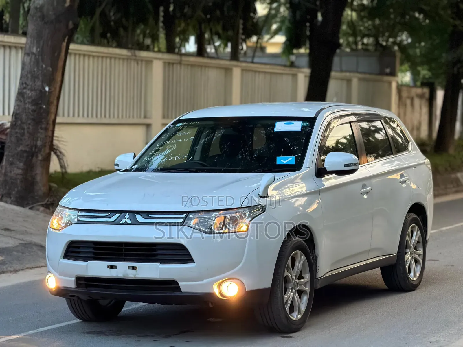 Mitsubishi Outlander 2013 White