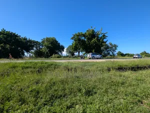 6 Acres (24,100 Sq M) Open Yard Cor Rent in Ununio