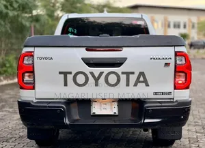 Toyota Hilux 2024 Pearl