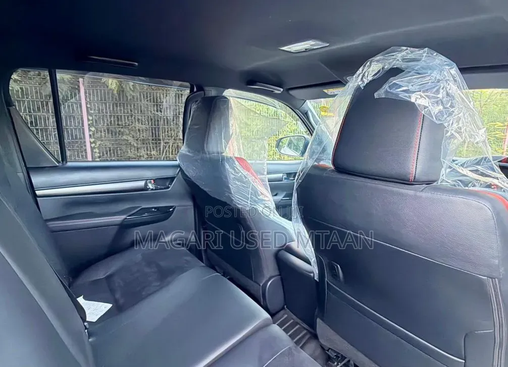 Toyota Hilux 2024 Pearl