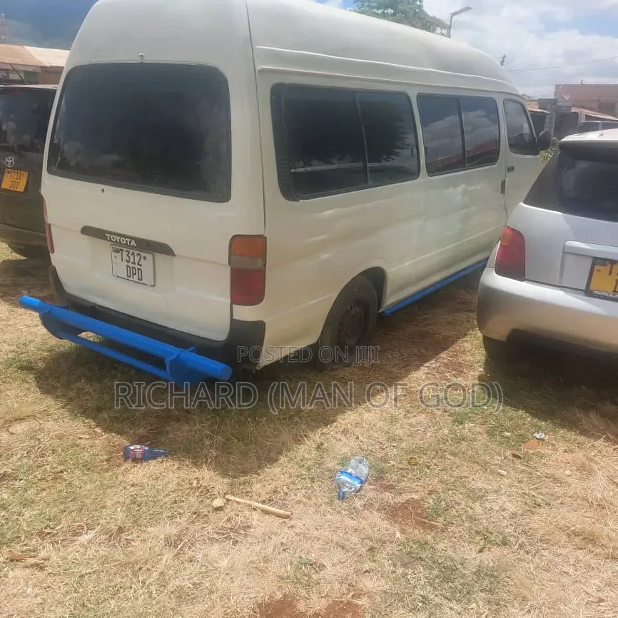 Toyota HiAce 2002 White