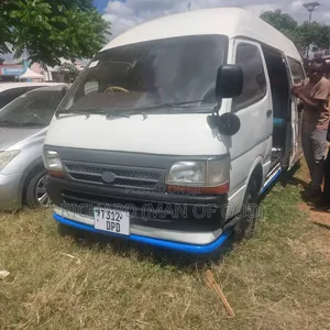 Toyota HiAce 2002 White