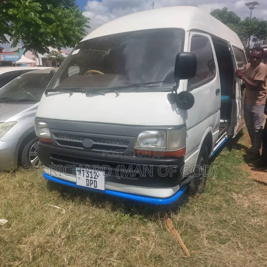 Toyota HiAce 2002 White
