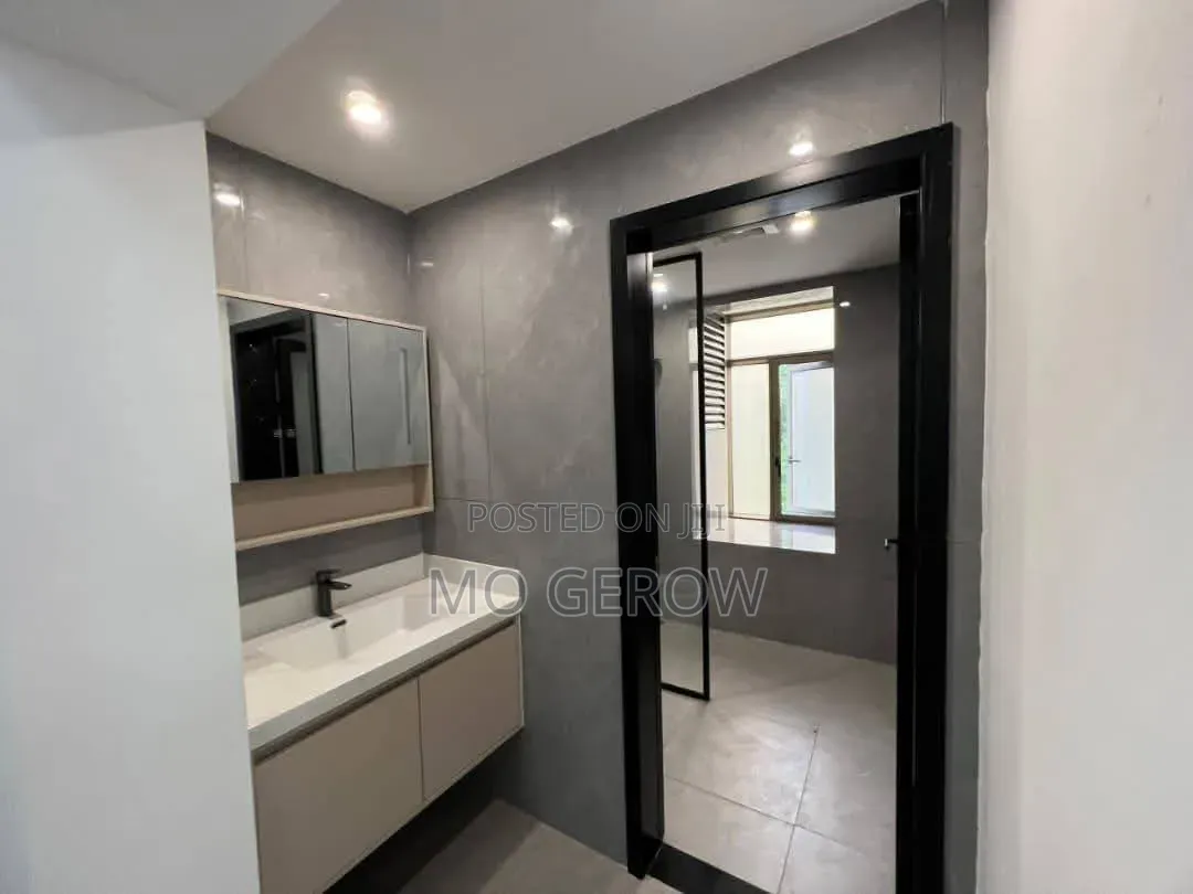 3bdrm Apartment in Oyster Bay for sale