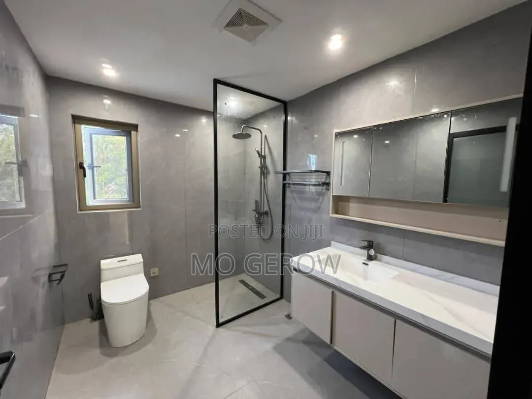 3bdrm Apartment in Oyster Bay for sale
