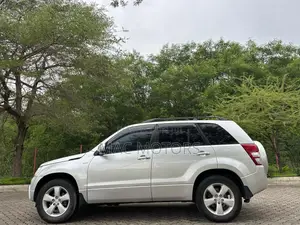 Suzuki Grand Vitara 2.4 2011 Silver