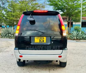 Toyota Noah 2011 Black