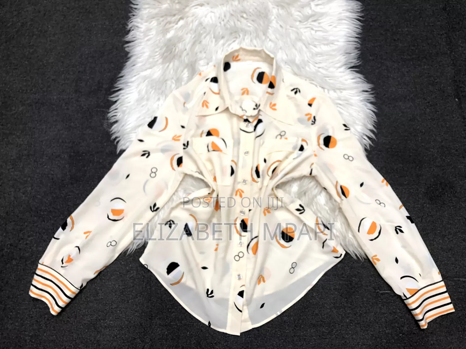 Blouse 10000 Kwa 12000