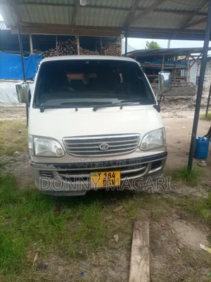 Toyota HiAce 2006 White