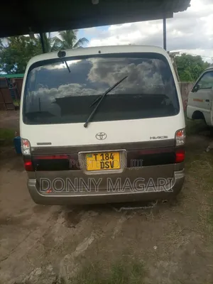 Toyota HiAce 2006 White
