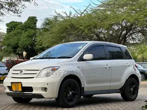 Toyota IST 2004 White