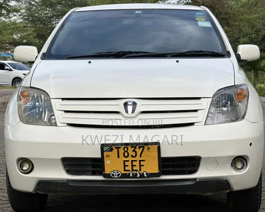 Toyota IST 2004 White