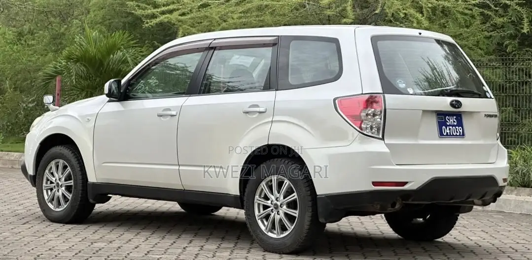 Subaru Forester 2011 Pearl
