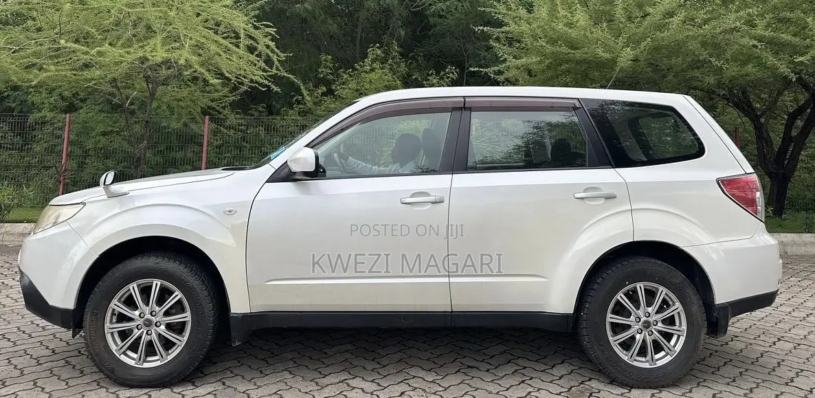 Subaru Forester 2011 Pearl