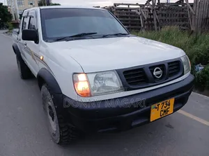 Nissan Hardbody 2008 White