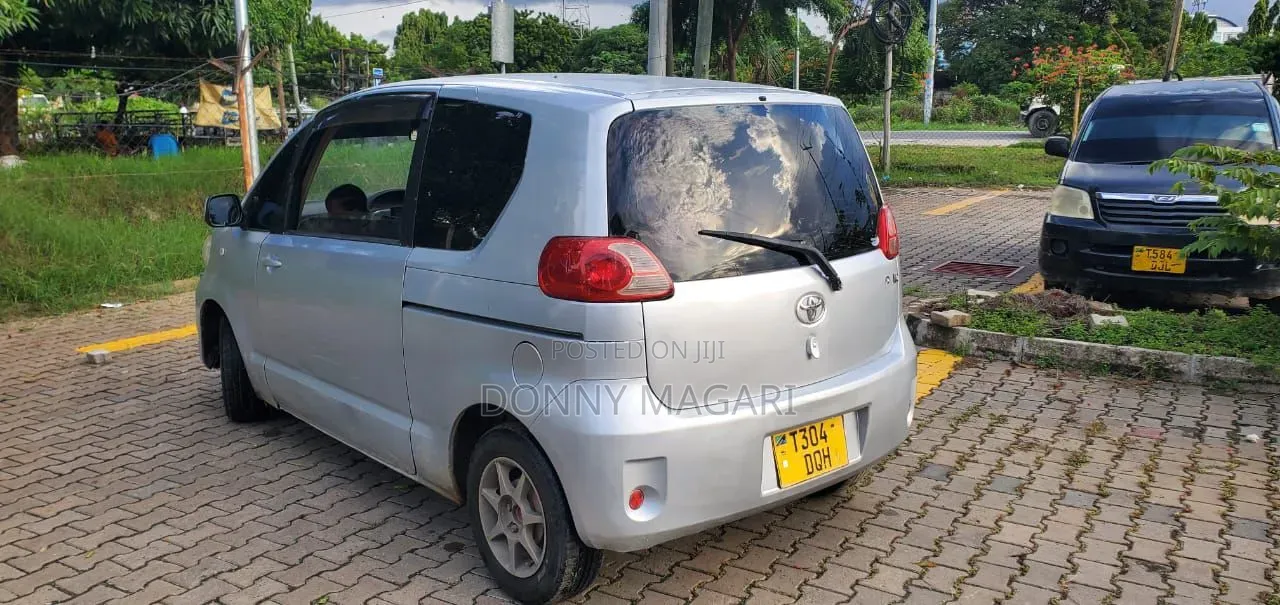 Toyota Porte 2005 Silver