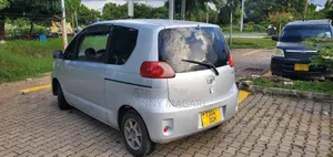 Toyota Porte 2005 Silver