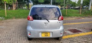Toyota Porte 2005 Silver