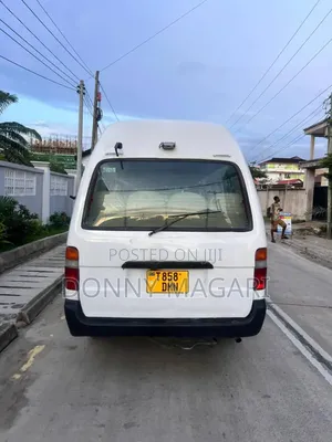 Toyota HiAce 2002 White