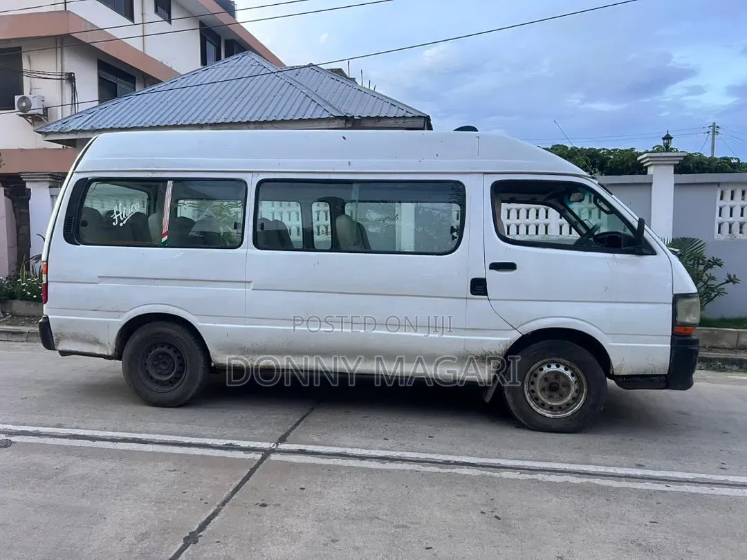 Toyota HiAce 2002 White