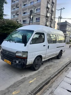 Toyota HiAce 2002 White